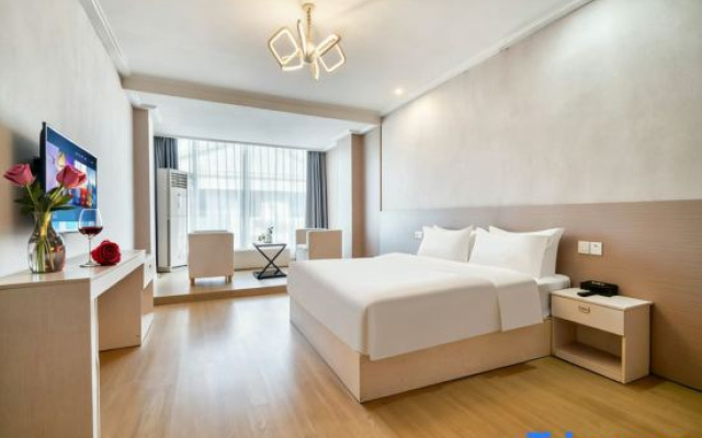 TOWO Hotel (Shangrao Shuinan Cultural Street Walking Street Center Square Branch)
