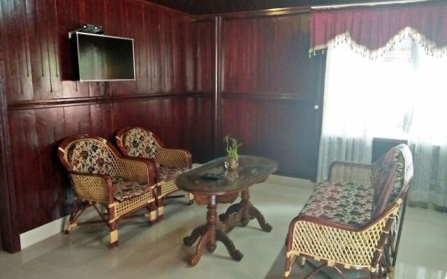 Black Beach Resort