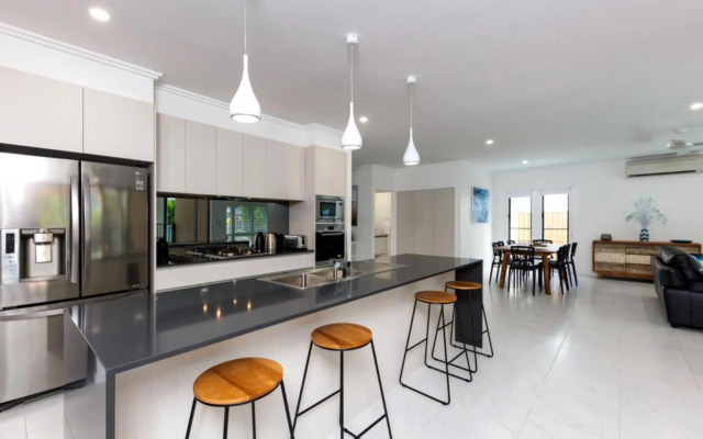 Canopy House - Palm Cove