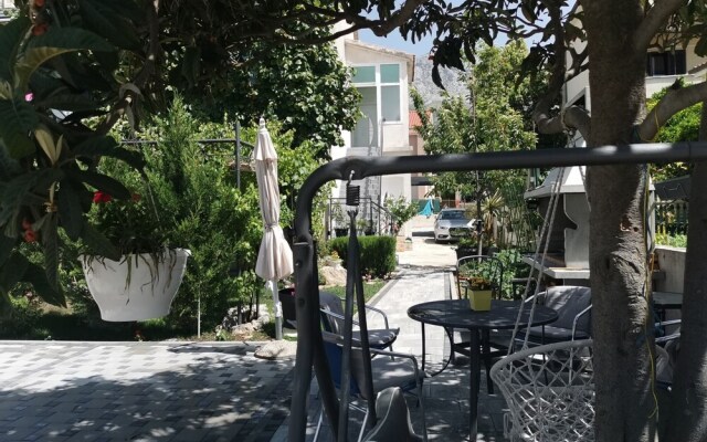 Green-beautiful Modern Apt. With Balcony & Garden