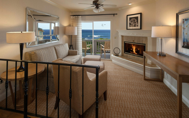 Pelican Inn & Suites