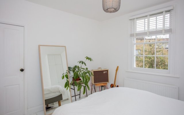 Stunning 2 Bedroom House in De Beauvoir Town