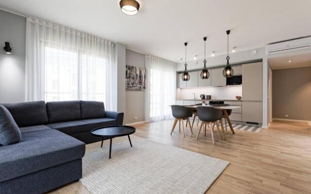 Central apartments, Quiet with Free Parking and AC.