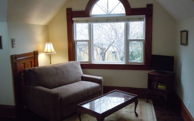 Brava House Bed and Breakfast