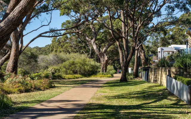 On The Beach at Vincentia 4pm Check Out Sundays