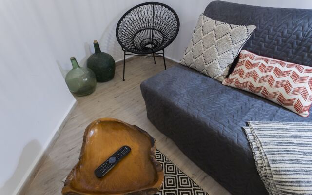 Dobo Rooms - Ronda de Segovia Apartments