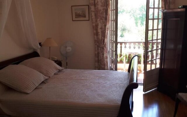 Logis Hostellerie de lAuberge de LÉtang Bleu