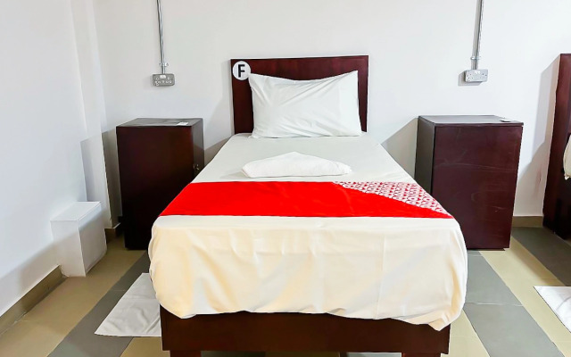 OYO 90572 J Hotel Masjid India