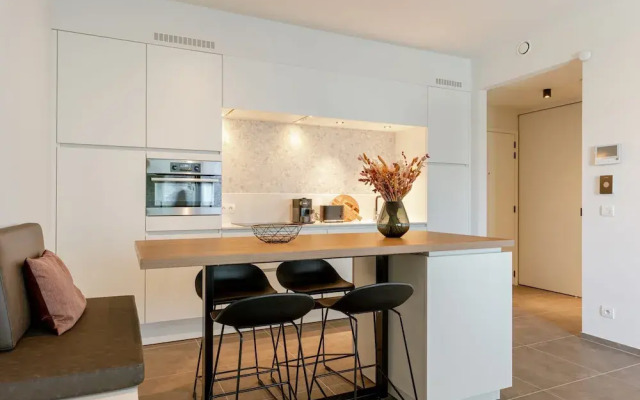 Modern and Stylish Apartment With Terrace