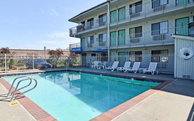 Motel 6 Kirkland, WA - North Kirkland