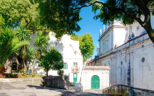 Sunny & Quiet in Historic Center