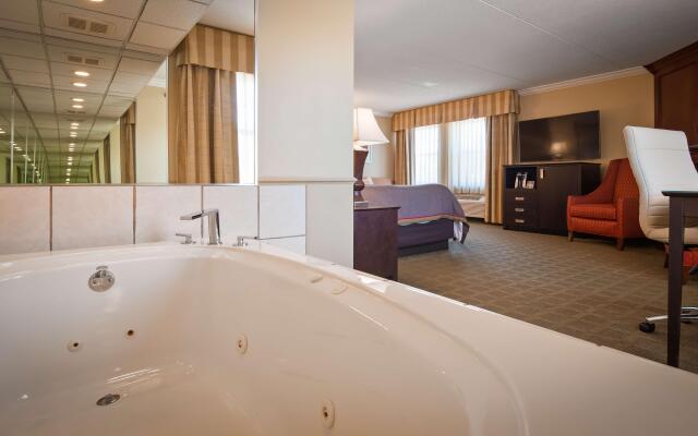 Best Western Plus White Bear Country Inn