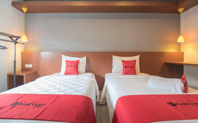 RedDoorz @ Dago Pojok 3 – Guest Rooms – Bandung