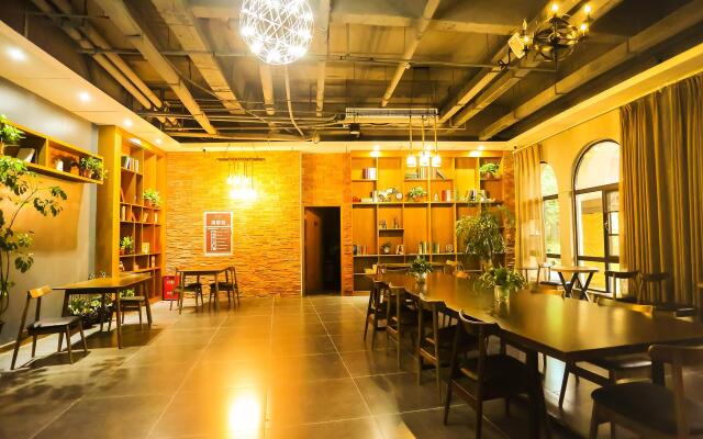 James Joyce Coffetel·Xinyang Normal University