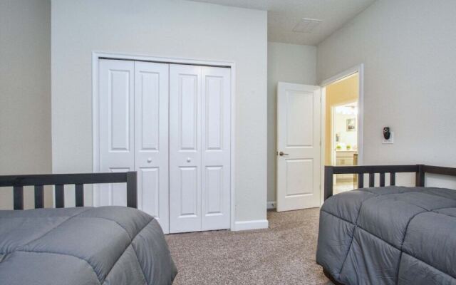 Storey Lake-5 Bedroom Townhome w/Splashpool-1630ST