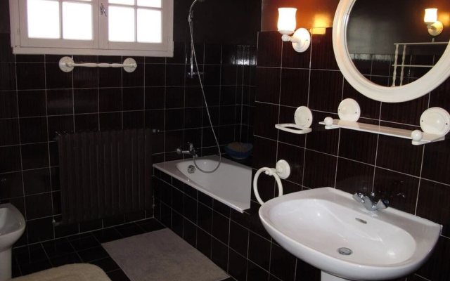 House With 3 Bedrooms in Plounévez-lochrist, With Furnished Garden and