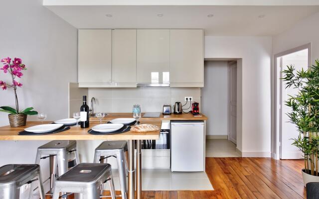 B 832  - Buttes Chaumont - Spacieux appartement