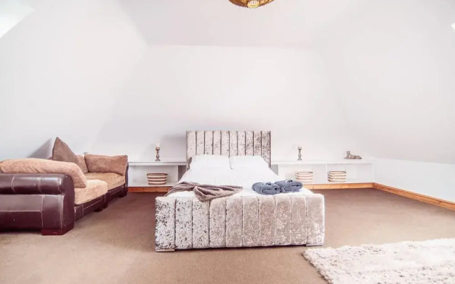 Threeways Retreat With Heated Swimming Pool