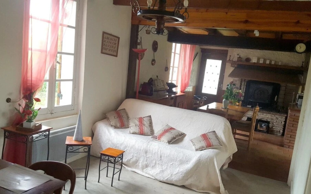 House With 2 Bedrooms in Saint-colomb-de-lauzun, With Pool Access, Ter