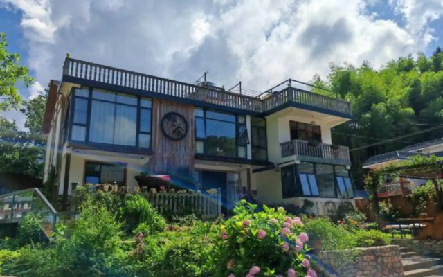 Qishe Hostel