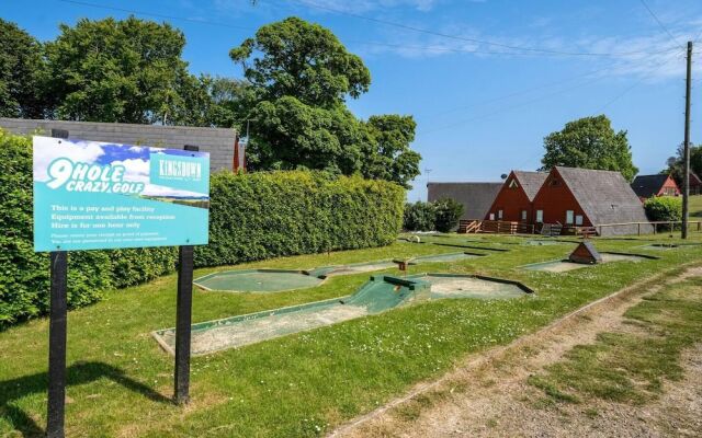 The Lookout, Sunny Beach Retreat, Sleeps 5 Guests
