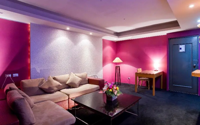 Hold Me Hotel  Zhongzheng