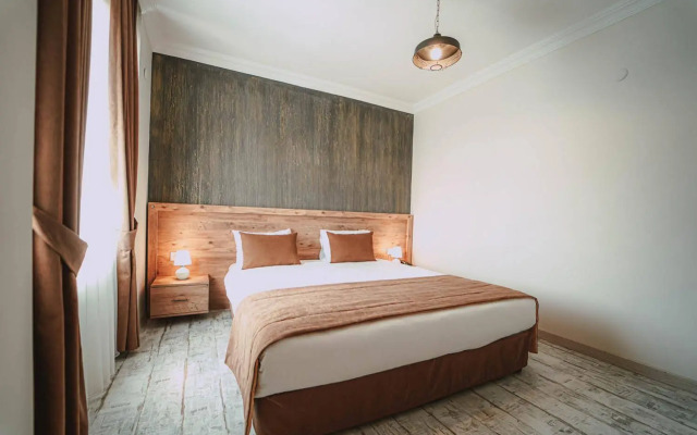 Voswos Garage Coffee & Hotel