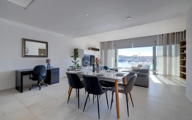 Superlative Apartment With Valletta and Harbour Views