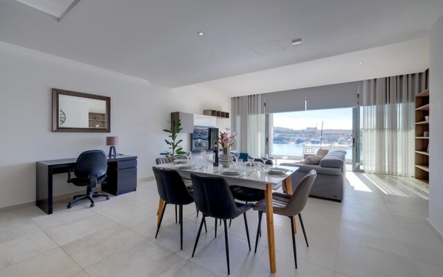 Luxury Apartment With Valletta and Harbour Views