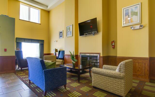 Holiday Inn Express Hotel & Stes Kansas City Sports Complex, an IHG Hotel