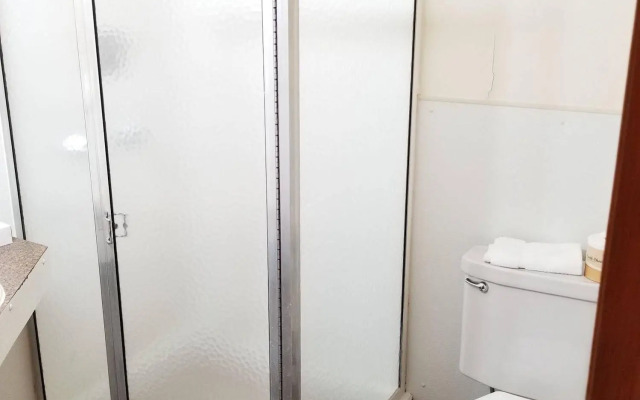 The Royal Victorian Motel