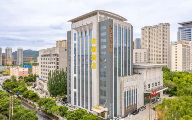 Xining Dongchuan Industrial Park Qingyun Hotel (Chengdong Wuyue Plaza)