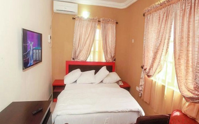 Carleton Hotel & Suites