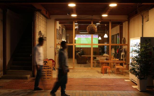 fan ABURATSU Sports Bar & Hostel