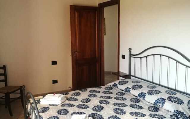 Portion of a Farmhouse With 30 Beds - 4 Apartments and 2 Rooms
