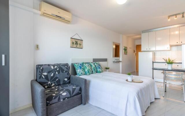 1810- Estudio agradable delante del mar