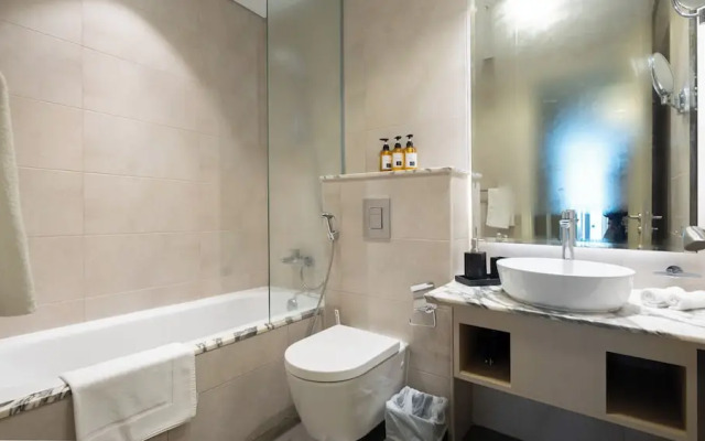 Rooftop pool-2BR Apartment Near Downtown