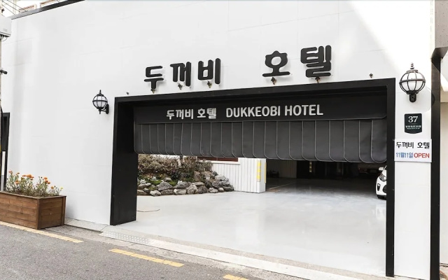 Seocho Dukkeobi Hotel