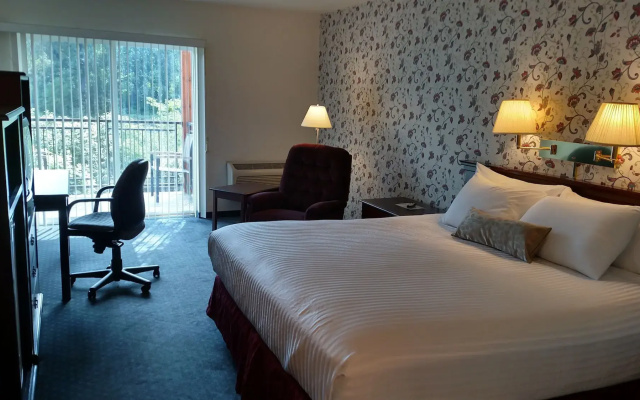 Lewis River Inn