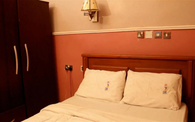 Hi Point Hotel & Suites