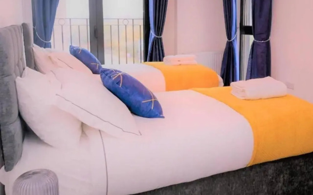 Livestay - Modern Spacious 2 Bed 2 Bath Apartment