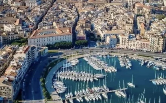 Hola Cathedral House