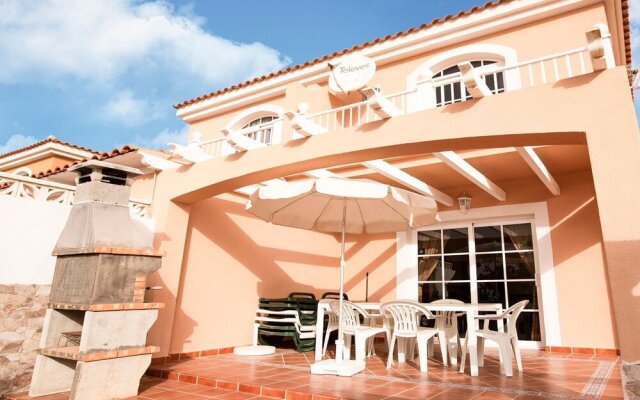 Majestic Holiday Home in Caleta de Fuste with Swimming Pool