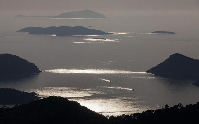 Apartments Malo Lago