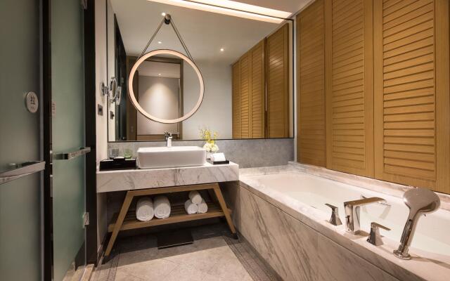 Crowne Plaza Qingdao Oriental Movie Metropolis