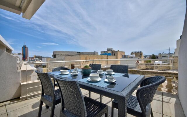 Spinola Park - Duplex top floor Apartment with terrace