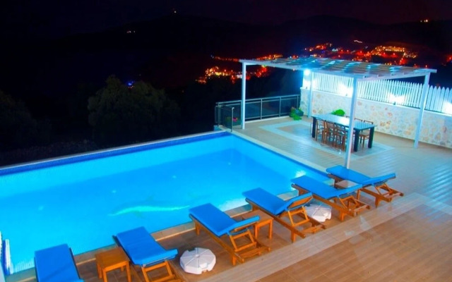 Villa Akca by Akdenizvillam