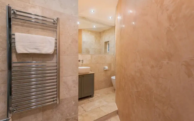 Boutique Style 1BR Apartment- Square Sea View