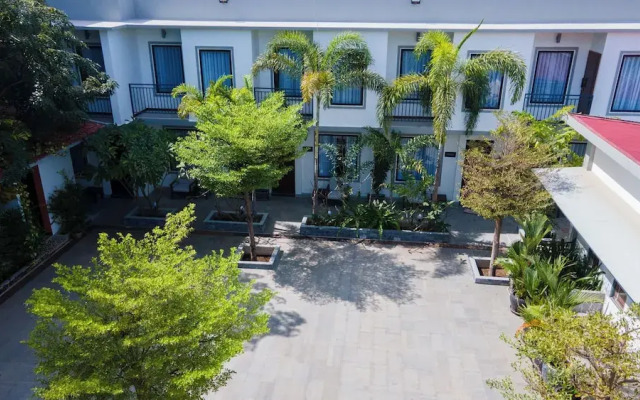 Green Amazon Hotel
