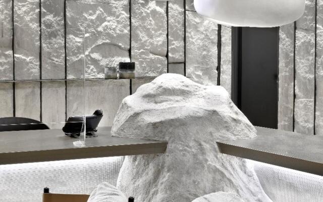 Aeonic Suites and Spa